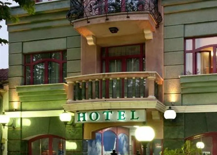 Ξενοδοχείο Eminent 3*