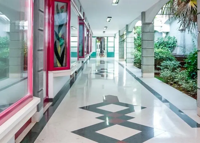 Ξενοδοχείο Eminent 3*