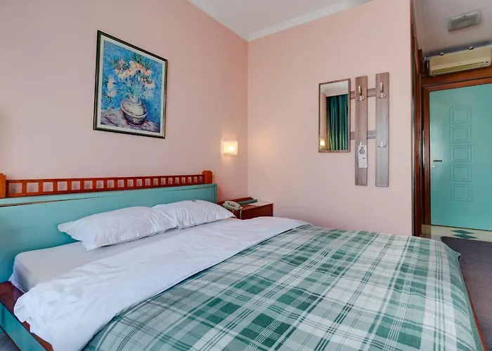 Ξενοδοχείο Eminent 3*